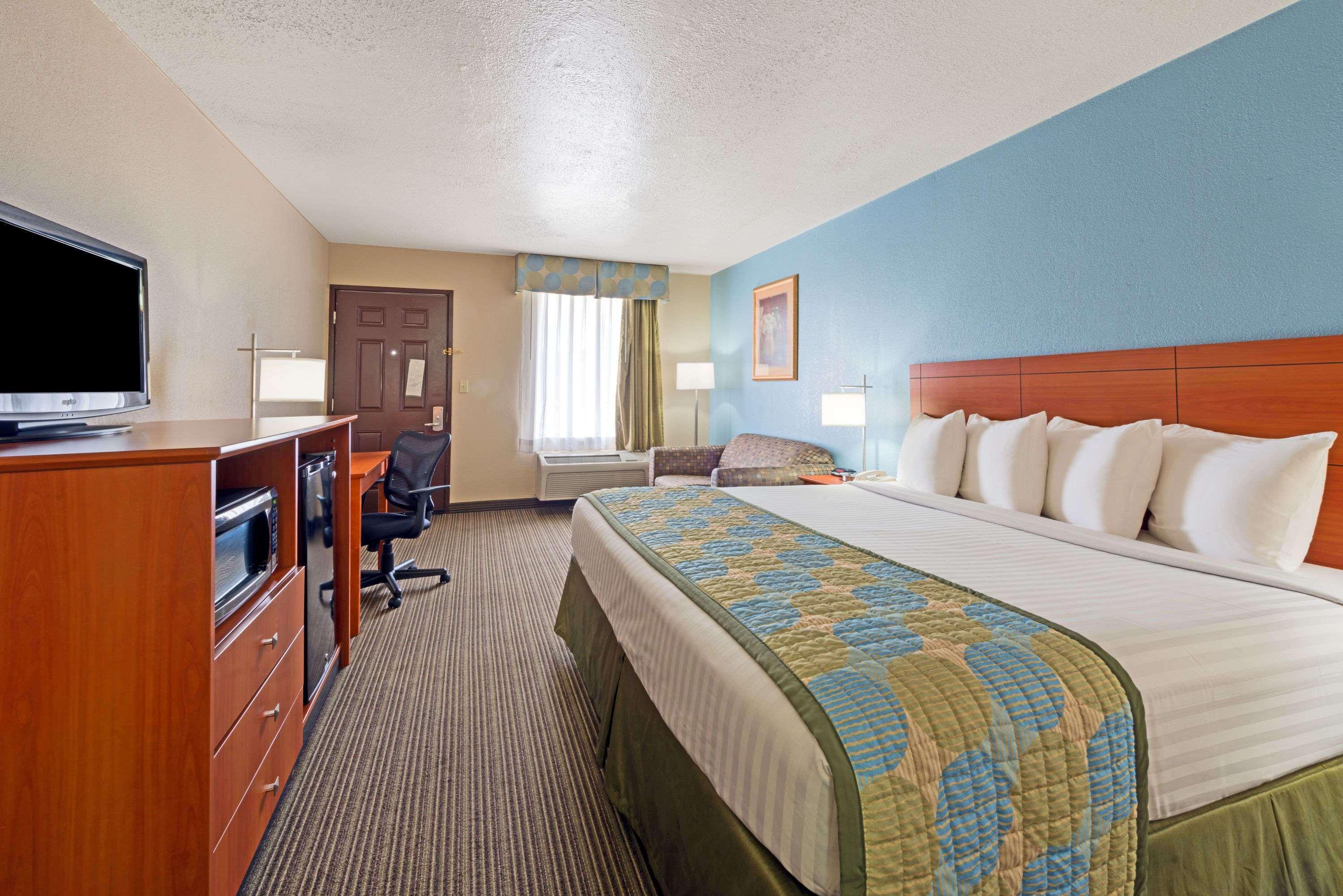 Ramada By Wyndham Louisville North Dış mekan fotoğraf